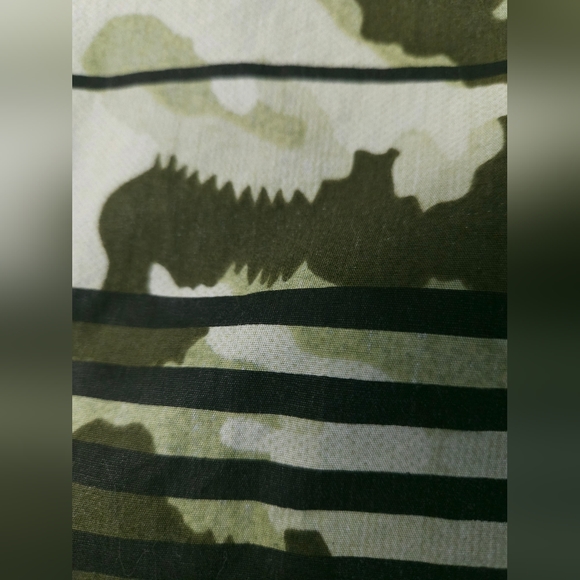 Hurley Argo Camo Palm Casual Short Sleeve Shirt Stripe Green Men's size Medium - Picture 13 of 14